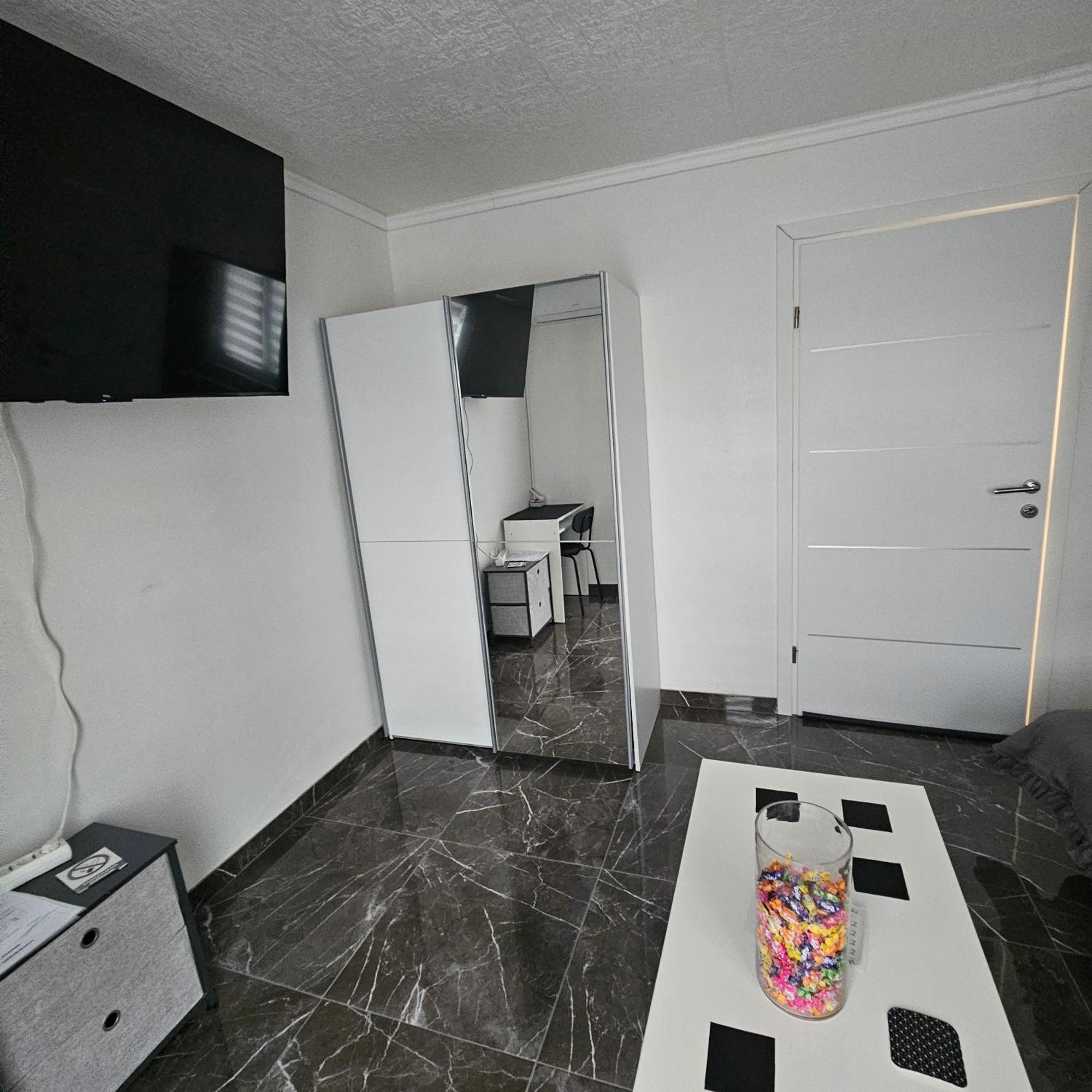 Appartamento Ena1 & Ena2 -Big Free Parking Karlovac Esterno foto